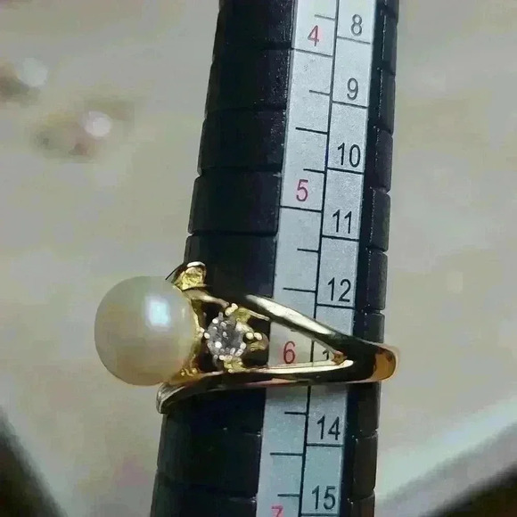Gold tone pearl rhinestones (CZ ?) Ring size is 6 NWOT - Picture 13 of 16